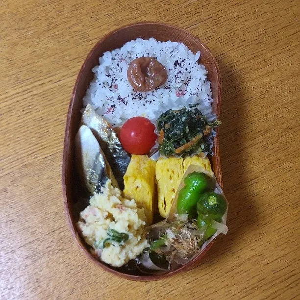 8月5日お弁当
焼き鯖
ポテトサラダ
万願寺とうがらしの焼き浸し
卵焼き
ほうれん草胡麻和え
ミニトマト|シロクマさん