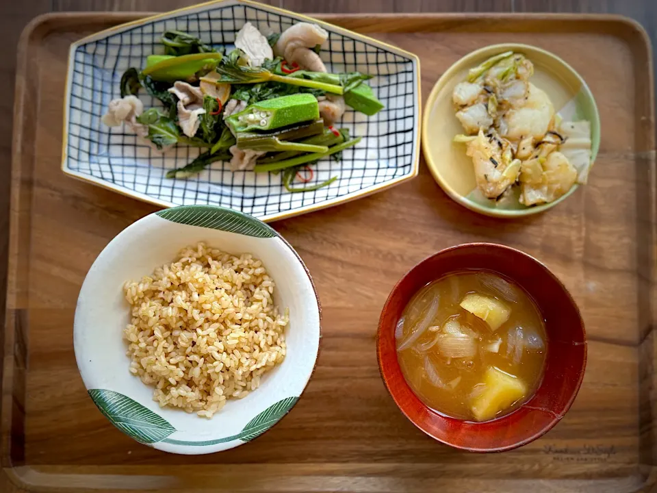 Snapdishの料理写真:豚肉と空芯菜の魚醤炒め　　　　　　　　　　塩昆布キャベツと山芋のチヂミ|チイホ✨さん