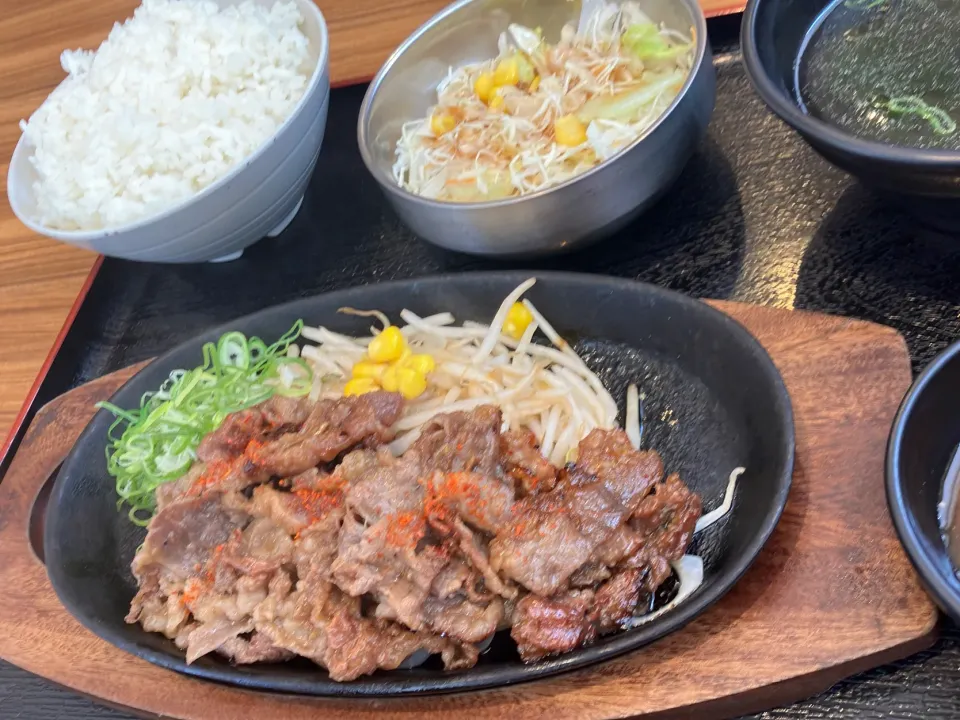 Snapdishの料理写真:カルビ定食（ご飯大盛り）|まさとさん