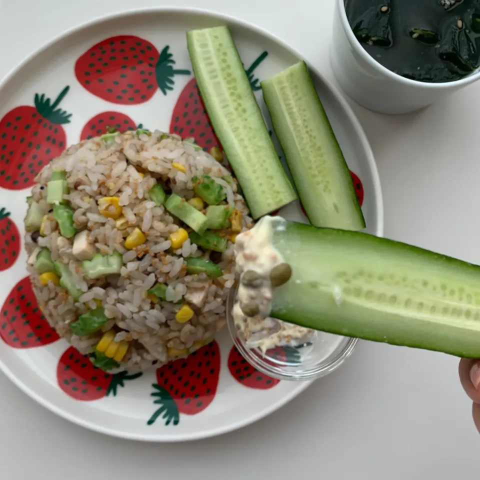 Snapdishの料理写真:つぶみそで作る夏野菜のチャーハン＆野菜デップ|えりりんさん