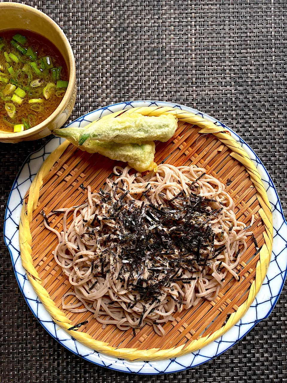 鶏ガラ出汁ベースのスパイシー蕎麦|栃倉 直人さん