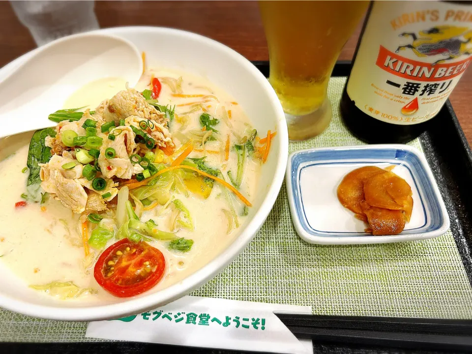 Snapdishの料理写真:豚しゃぶ冷やしちゃんぽん 麺少なめ ¥900|Blue Moon Caféさん