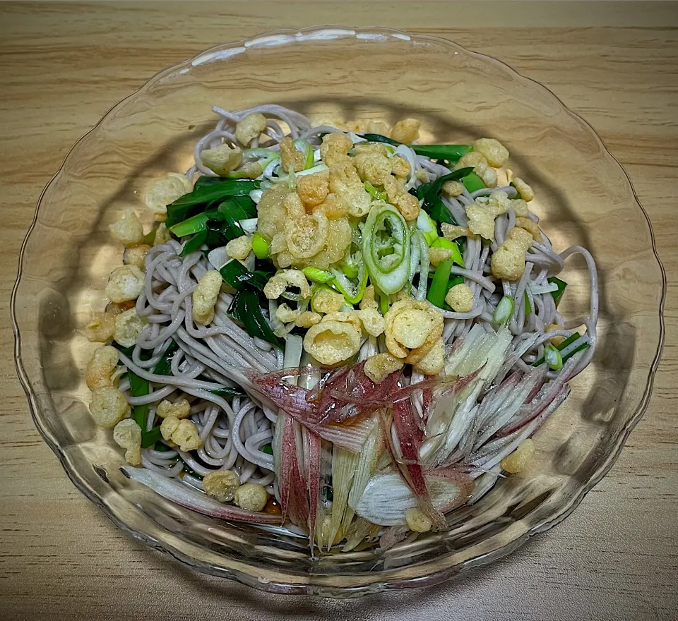 Snapdishの料理写真:ニラ蕎麦ぶっ掛け|料理好きなじいさまさん