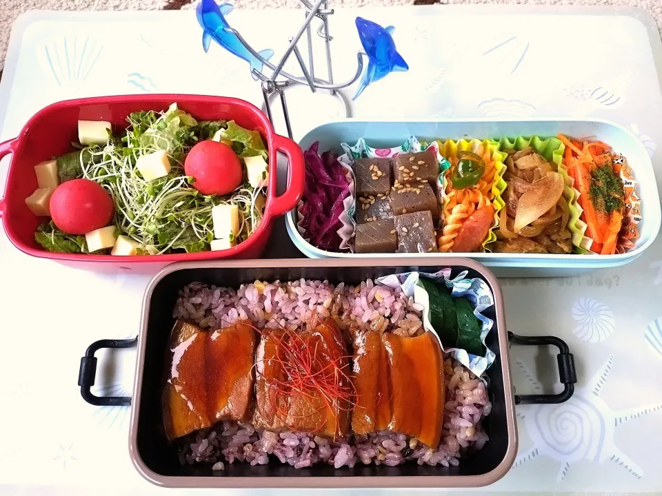 🍀2024/0806(火)
角煮どーん弁当

今朝はほぼ作り置きで
ササッと作れました♪
今日は休みだから
朝のうちに草むしり！！
お盆前に色々買い物もして
がんばるぞ🩵|ともちんさん