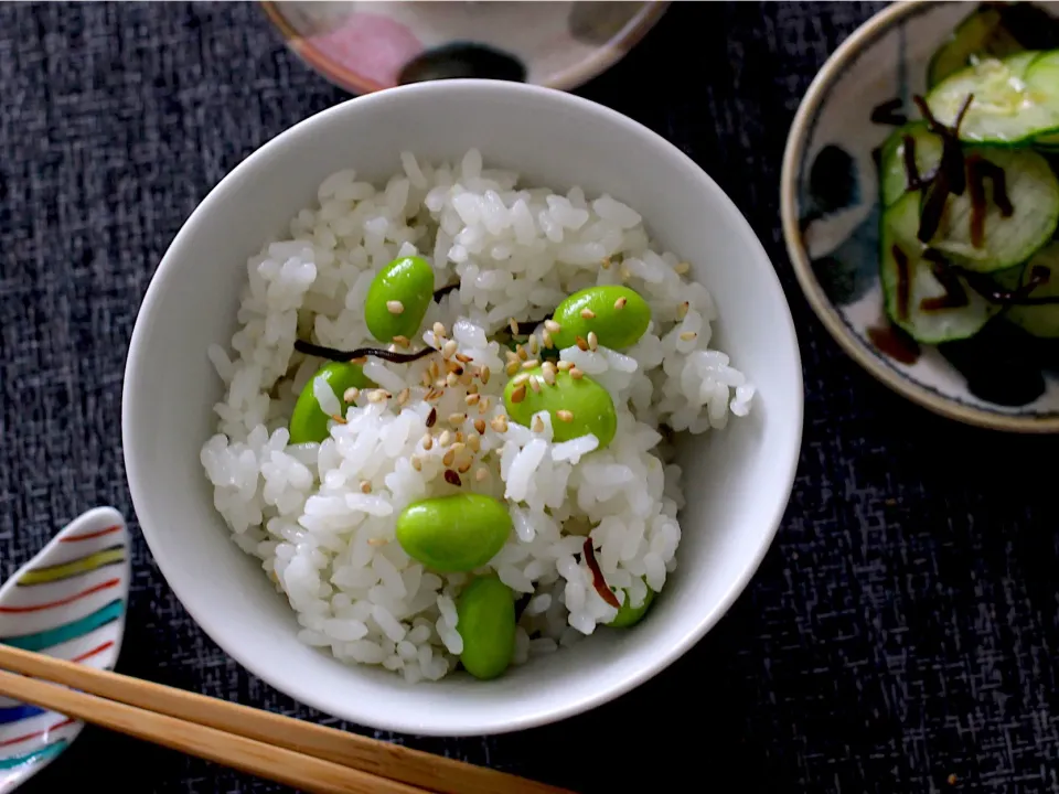 Snapdishの料理写真:枝豆と塩昆布の混ぜごはん。|sono.kさん