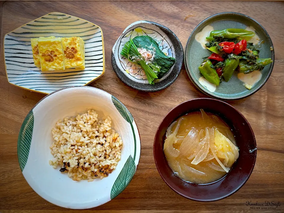 Snapdishの料理写真:卵焼き定食　ししとうの甘辛炒め　玄米ご飯|チイホ✨さん