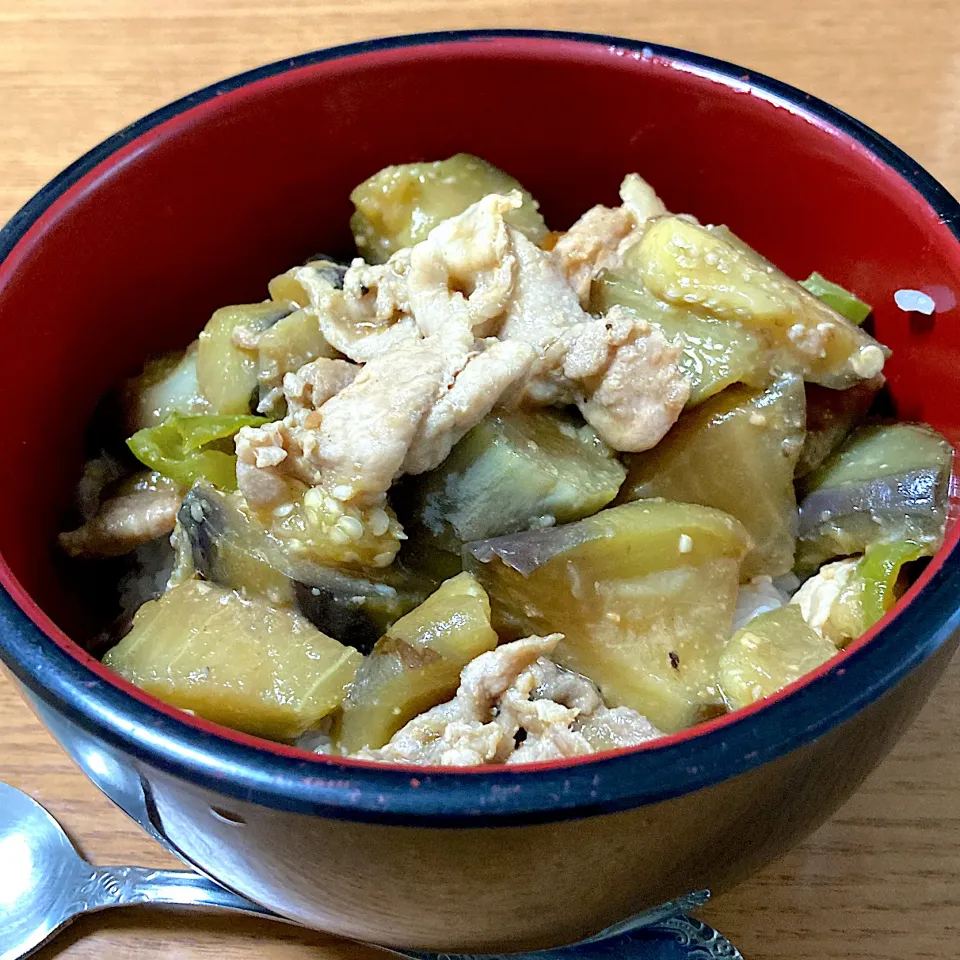 なすと豚とピーマンの味噌炒め丼|みんみんさん