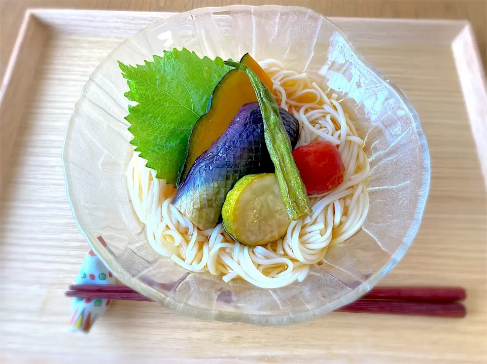 野菜の揚げ浸しのせぶっかけ素麺|Wisteria Shadeさん