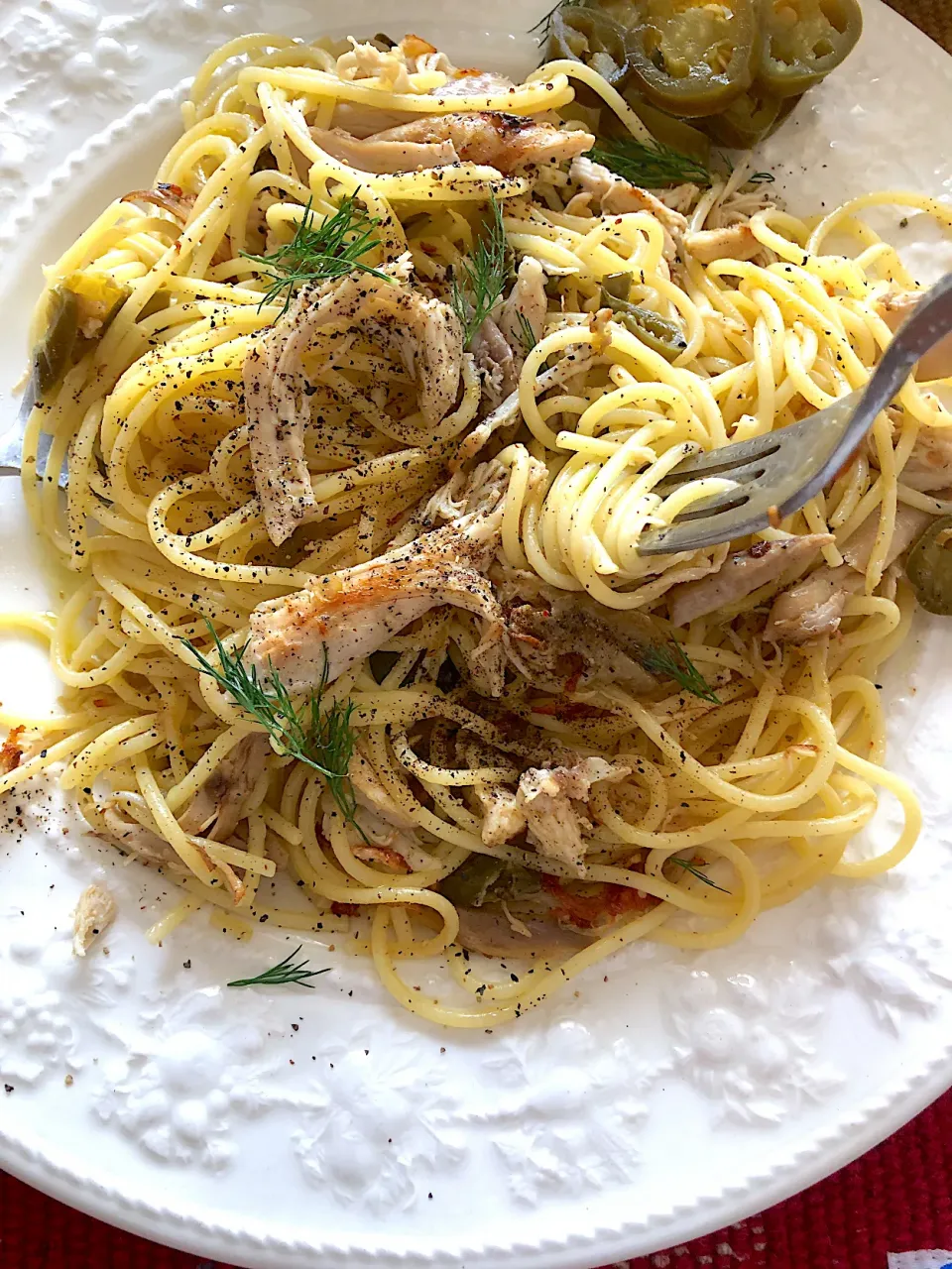 ほぐしチキンとハラペーニョのパスタ🍝|Tina Tomoko😋さん