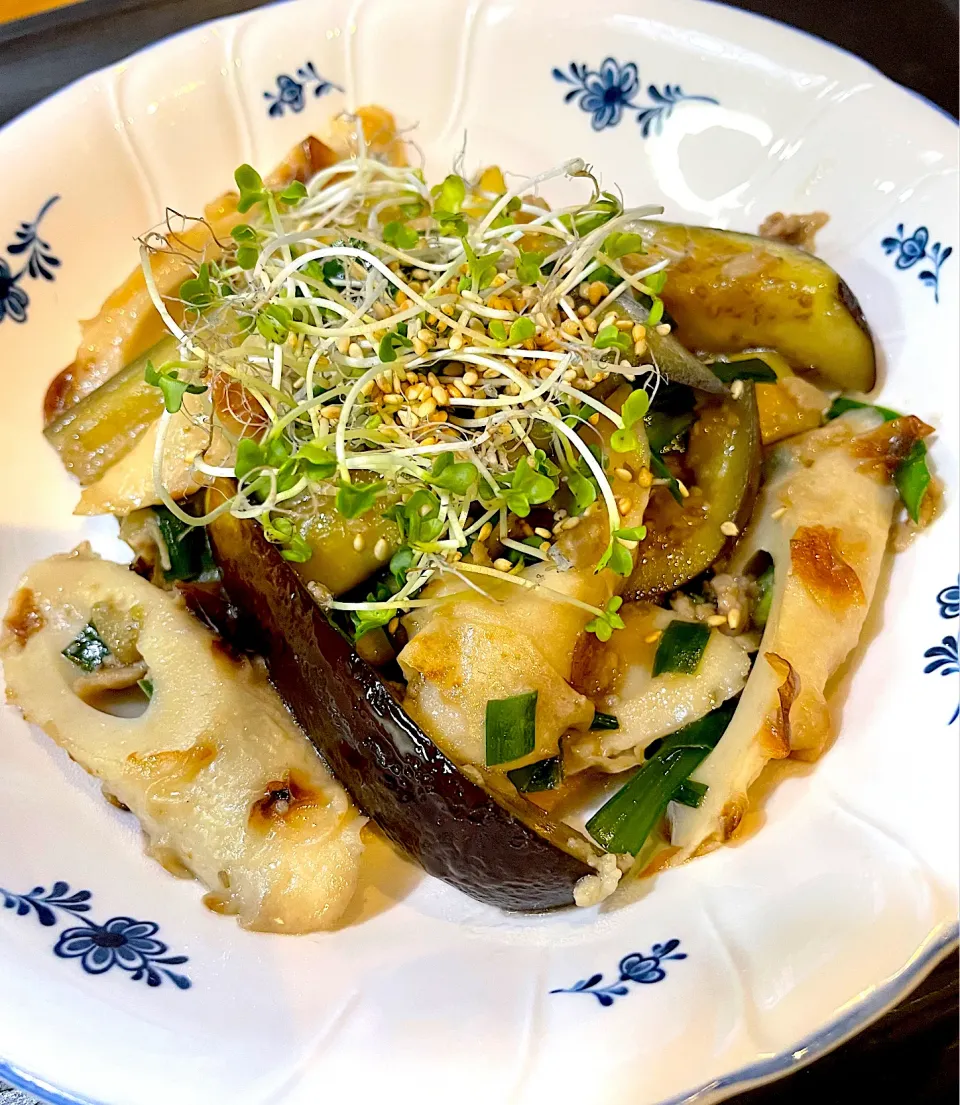 茄子とビタミンちくわとニラを餃子のタネの残りで中華うま煮😋|てるみさん