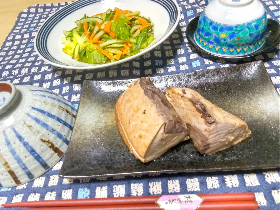 鰹の煮付け。自家製レタスのサラダ。|りささん