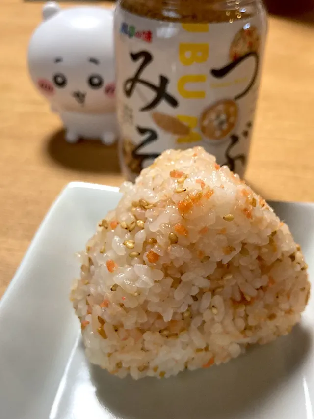 Snapdishの料理・レシピ写真:さけみそおにぎり🍙｜★防災月間特別企画＆永久保存版★非常時でもパッと作れる！【つぶみそ】アイディア料理大公開