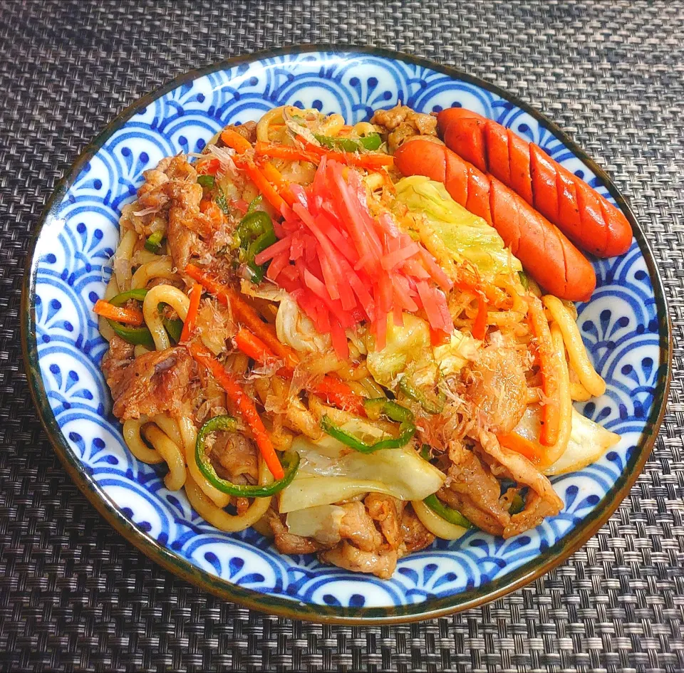 麺モリモリ!具だくさん焼きうどんでムスコの置きランチ|からあげビールさん