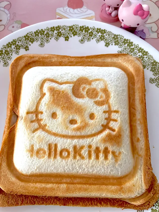 Snapdishの料理・レシピ写真:ハローキティのホットサンド｜おとなりのホットサンド♪