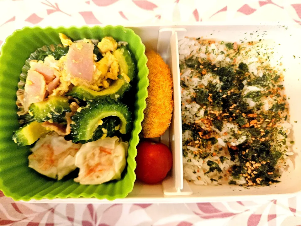 ゴーヤーとベーコンと卵の炒め物❤️旦那さんお弁当❤️|かおるcitronさん