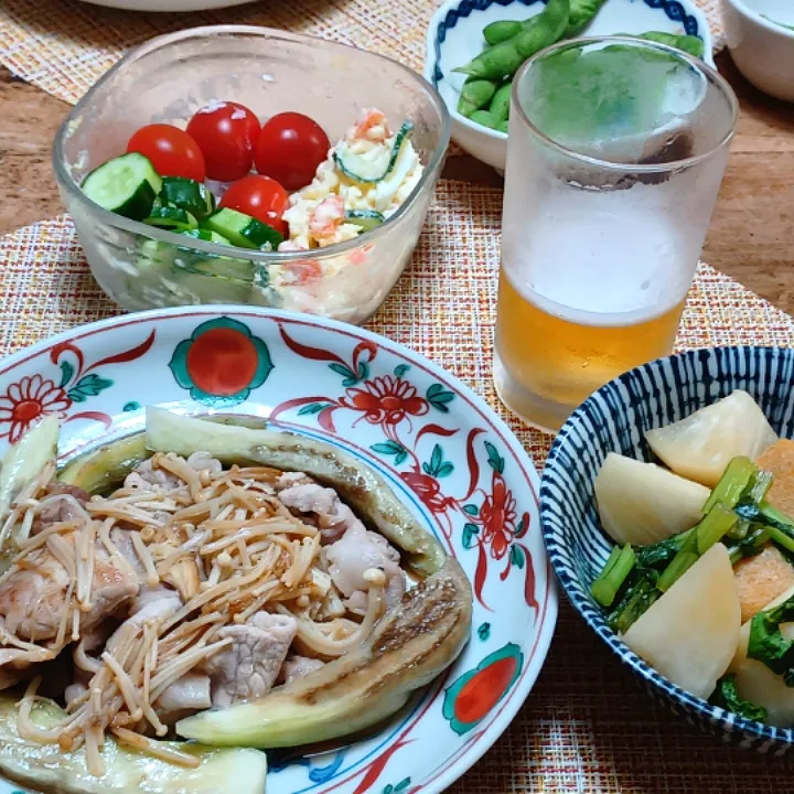 薄切り豚ロースとえのきを炒めたのに茹で茄子を合わせてポンつゆかけただけ😃✌️|ぱいんてーるさん