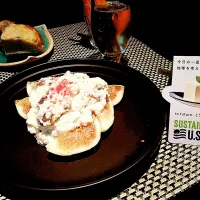 Snapdishの料理写真:家でできたイチヂクに豆腐と生ハムを混ぜたのを乗せてみた|Bon Sutaさん