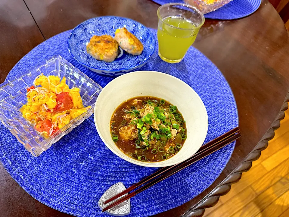 お夕飯は冷や汁に夏野菜入りつくねバーグにしらす入りトマ玉‼️|Seikoさん