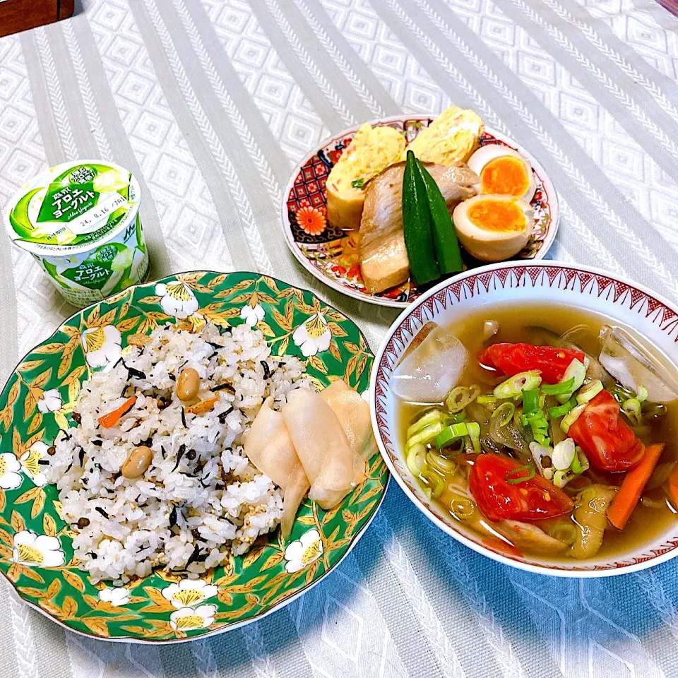 grandmaの晩ごはん☆ ヒジキのバラ寿司、冷たいお素麺で頂きます|kaoriさん