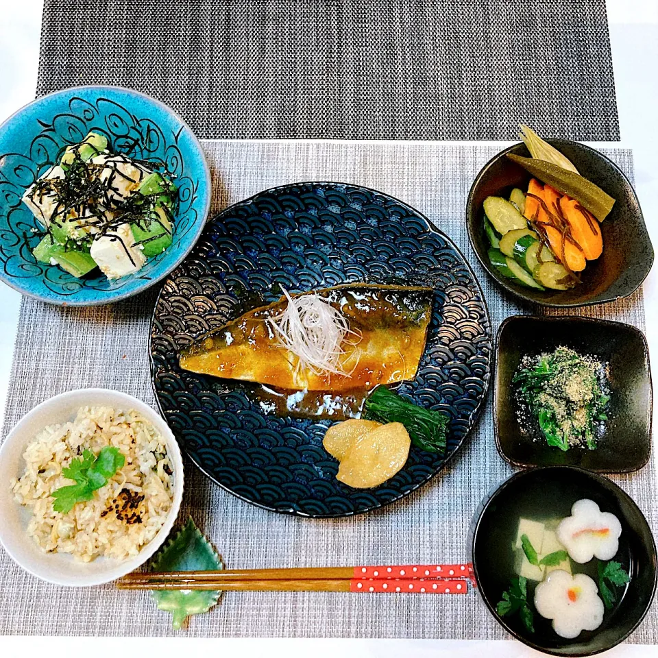 鯖の味噌煮と鯛めし定食|くろエモンさん