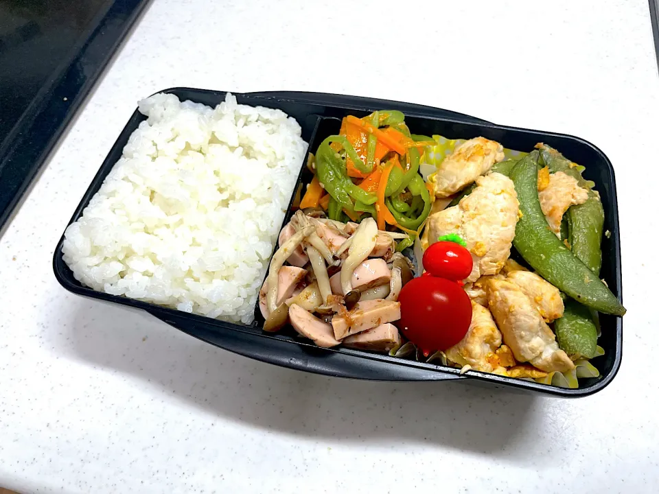 Snapdishの料理写真:8/9 旦那弁当≫鶏胸肉とスナップエンドウのたまご醤油焼き弁当|ゆさん