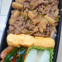 Snapdishの料理写真:筍入り鶏そぼろ弁当|to coさん