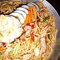 stir fry chicken noodles|Mrs.Tandoori Channelさん