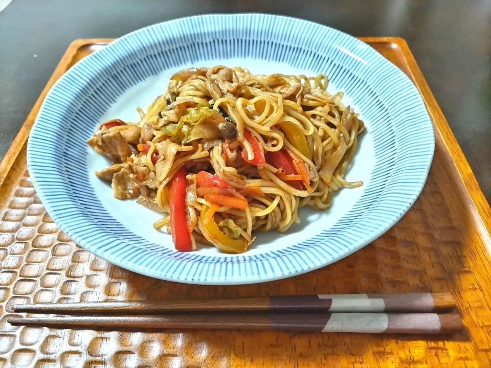 隠し味の「つぶみそ」
具だくさんの野菜たっぷり焼きそば！
麺につぶみそ味付け！
コクがあって、うまーい！！|vege食堂さん