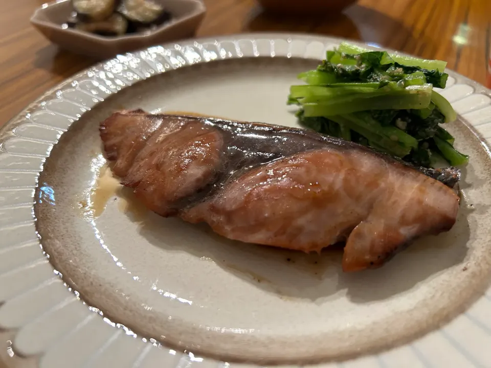 ぶりの照り焼きと、つぶみそを使った小松菜の胡麻味噌和え|marronさん