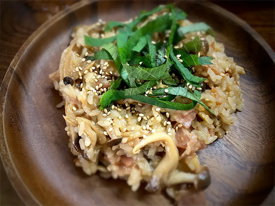 きのことベーコンの混ぜご飯|名状しがたいゴミムシのようなものさん