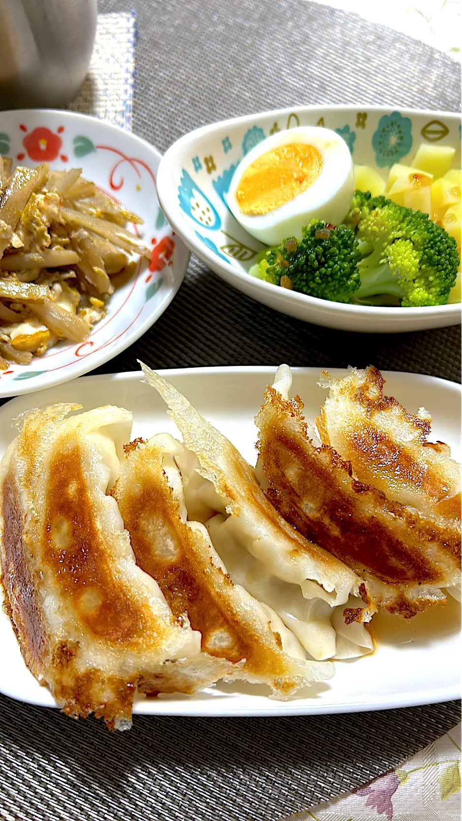 餃子は大阪王将の冷凍を焼きました🥟|🍒ふみりん🍒さん