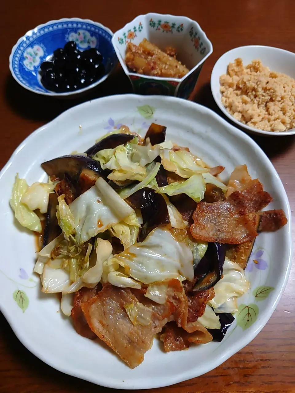 豚バラ茄子炒め
ごぼう甘辛煮
おから
黒豆|ぱやさん