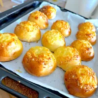 Snapdishの料理写真:Cheese buns|Jocelyn SETさん