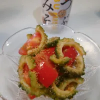 Snapdishの料理写真:ゴーヤとトマトのみそお浸し| Mayuさん