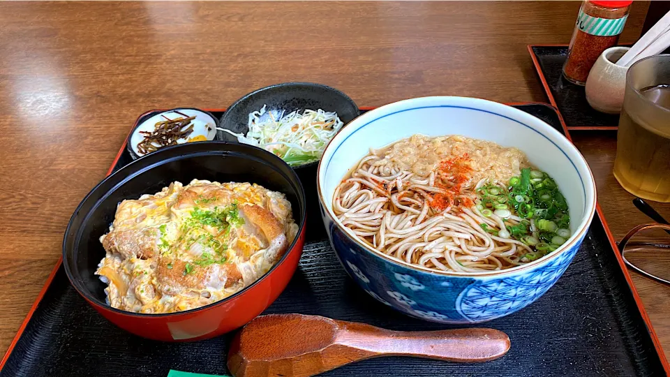 地元では1番好きな【藪蕎麦】さんで【ミニカツ丼とかけそば】|🐈⸒⸒⸒⸒つるのダンス🐈🐾さん