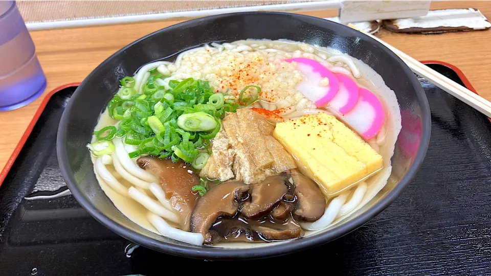 駅のうどん◥█̆̈◤࿉∥ 並うどんにかやくをトッピングでかやくうどん◥█̆̈◤࿉∥|🐈⸒⸒⸒⸒つるのダンス🐈🐾さん