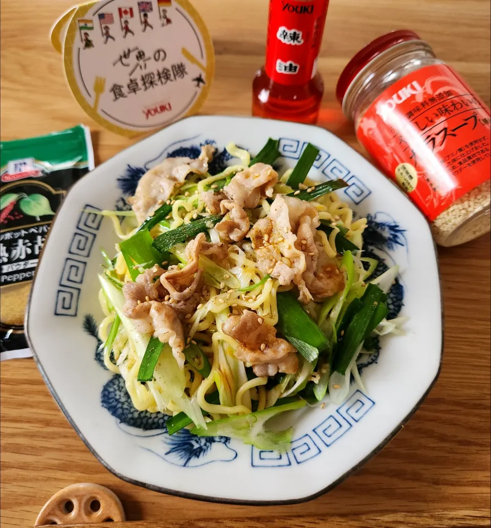 世界の食卓探検家🌍️
シンプルにガラスープ焼きそば|ナオミさん