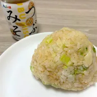 つぶみそキャベツおにぎり|天ぷらアイスさん