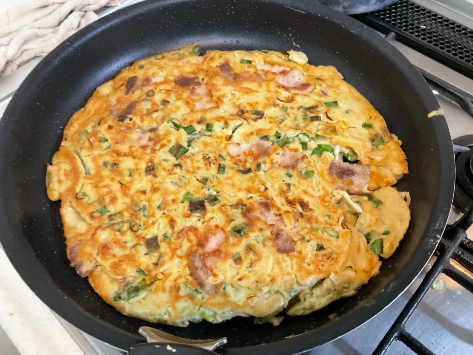 Snapdishの料理写真:蕎麦粉で作るお好み焼き　ソースでなく麺つゆをかけていただきました♪|Takeshi  Nagakiさん