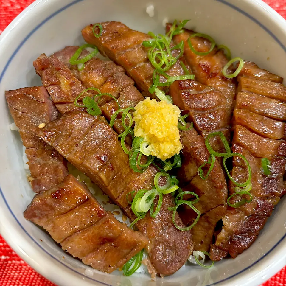 お取り寄せしたタンで  牛タン丼|綾さん