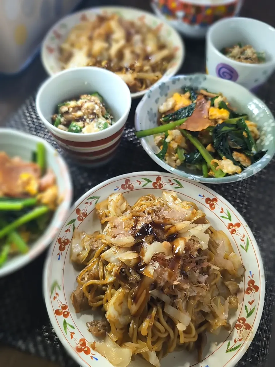 焼きそば＆小松菜とベーコンの卵炒め＆オクラ納豆豆腐|テケテケさん