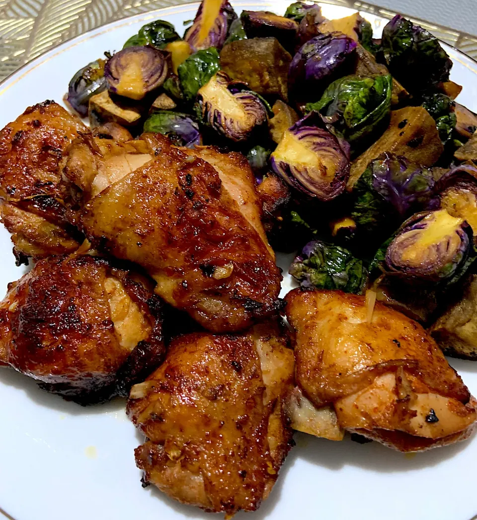 Roasted chicken thights and buttered brussel sprouts|Ahnneさん