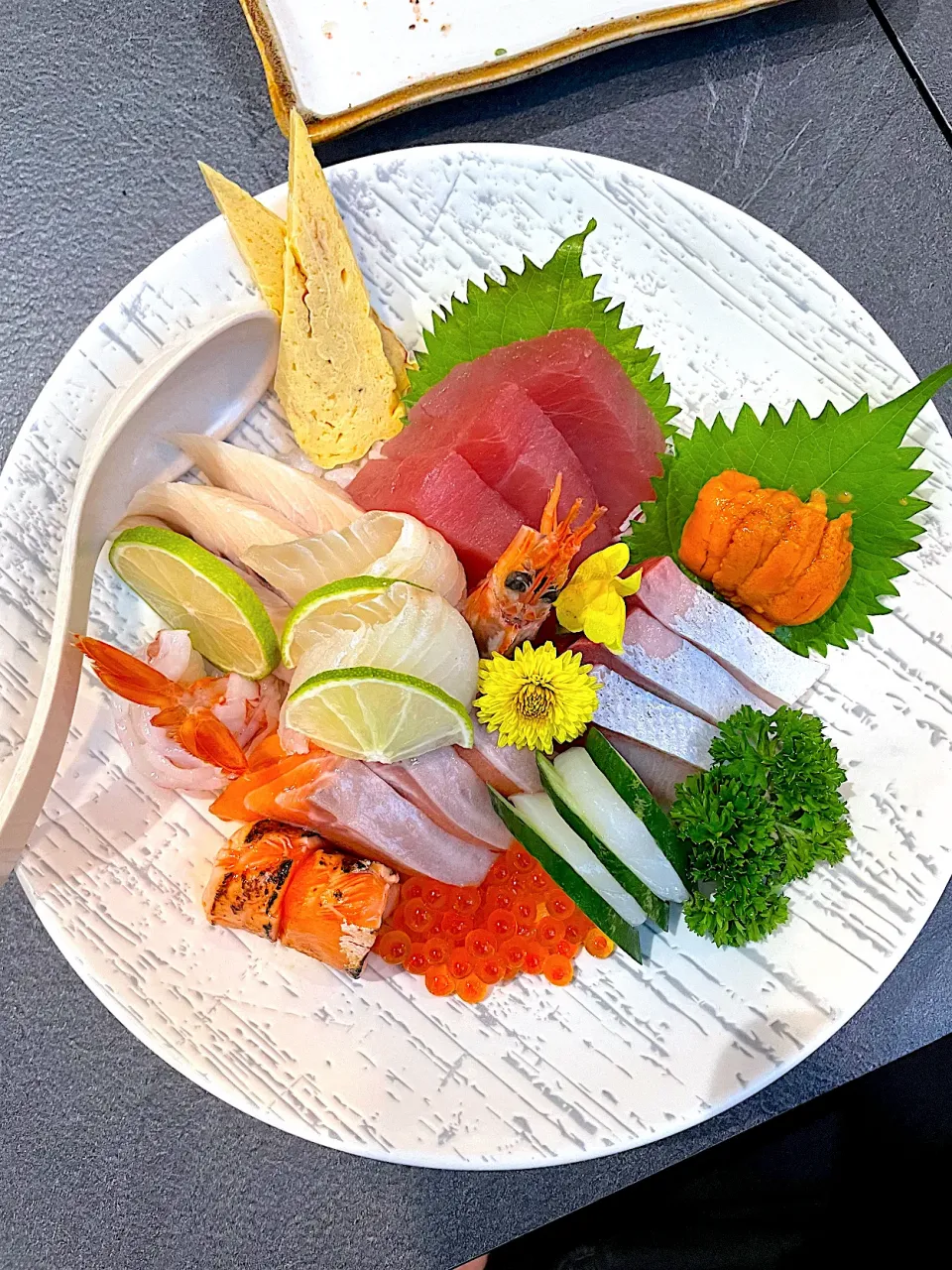 Snapdishの料理写真:chirashi don|hweeyhさん