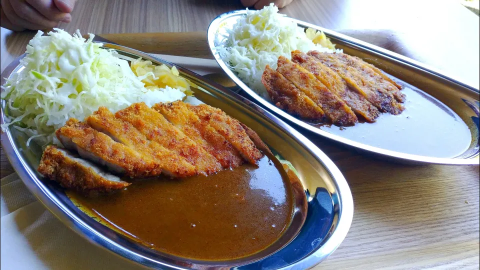 8/11㊗️山の日のお昼ごはん
旅の駅のレストランで
豚ロース肉のカツカレー🍛|卯月さん