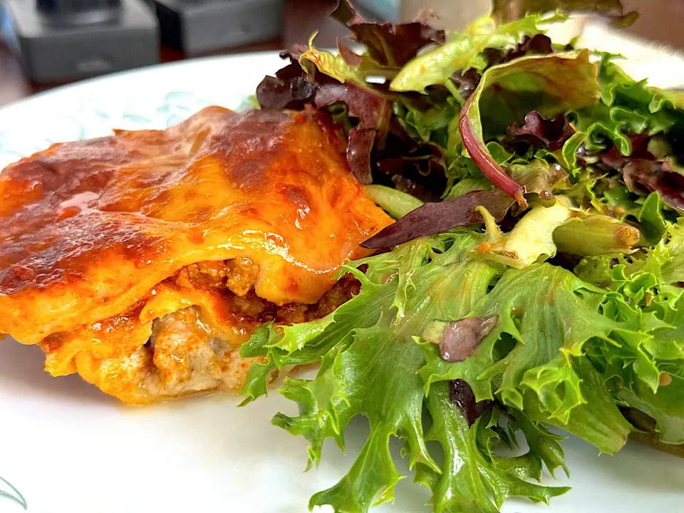 Lasagna and salad|Laki Maikaʻiさん