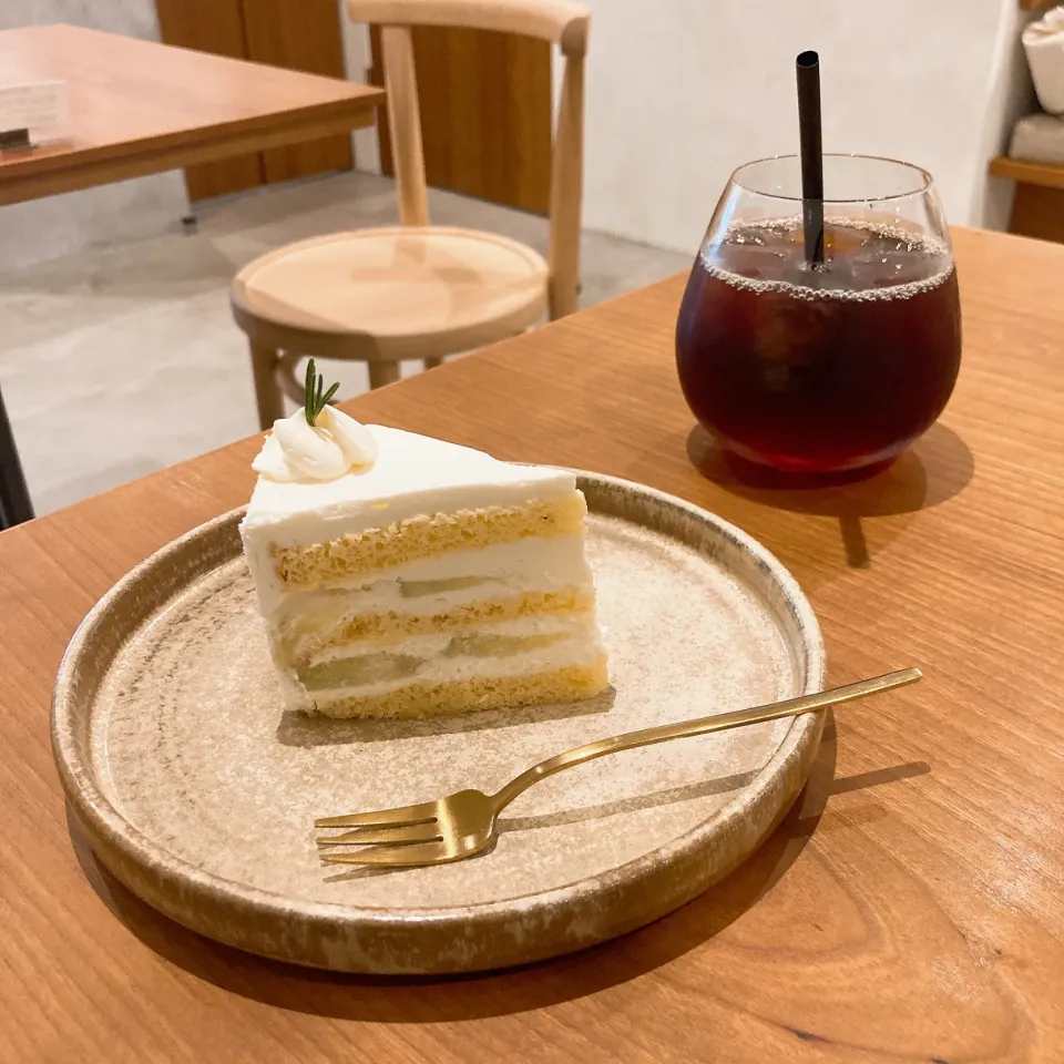 メロンのショートケーキとアイスコーヒー|ちゃみこさん