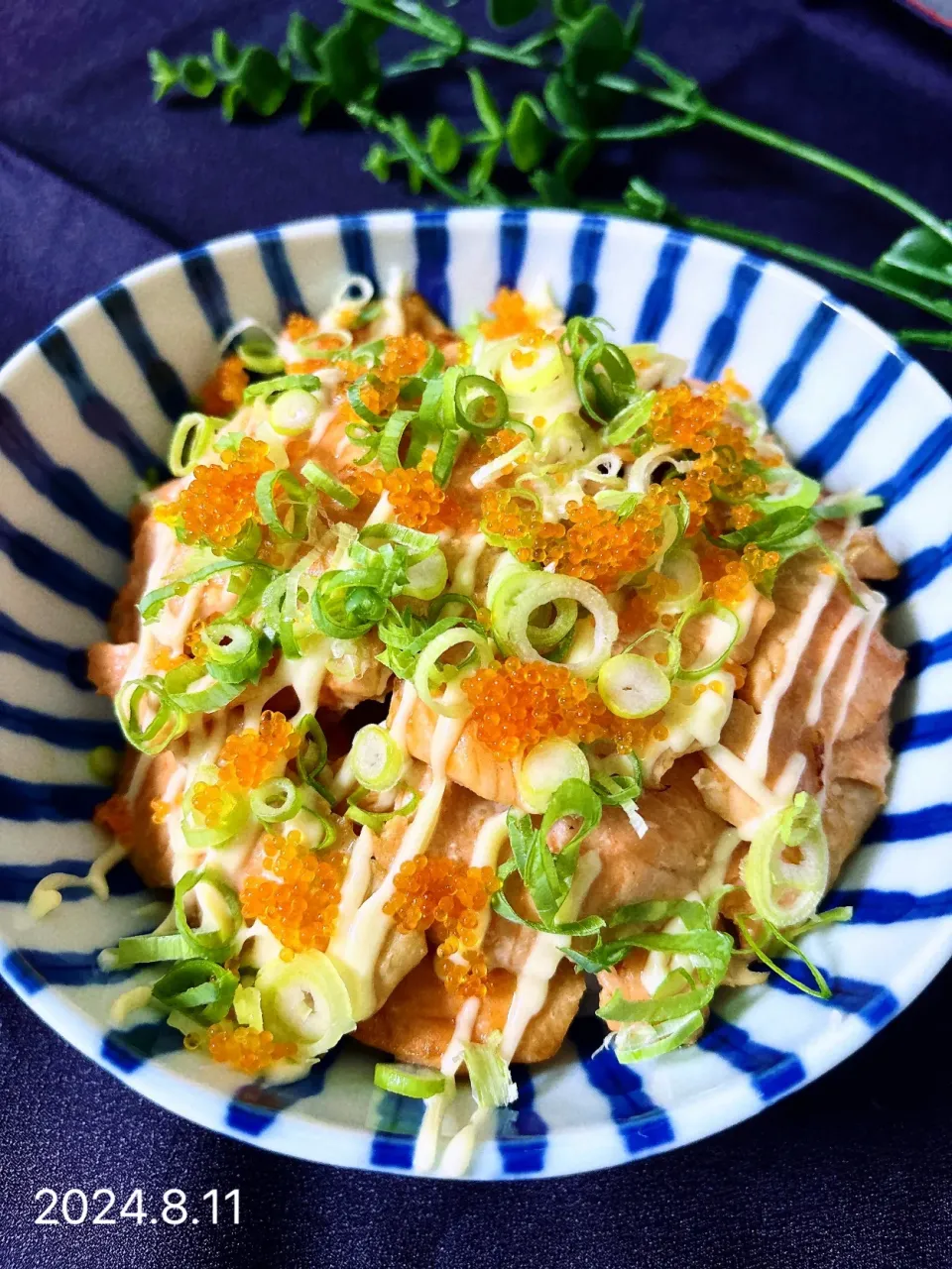 わさびマヨビームでサーモンととびこの他人丼|オーロラさん