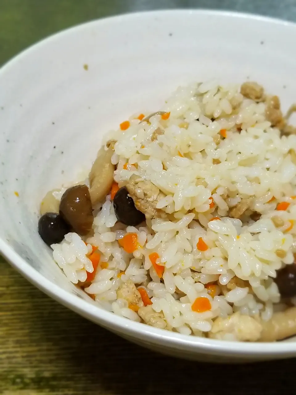 鶏ひき肉ときのこの混ぜご飯|ぱんだのままんさん