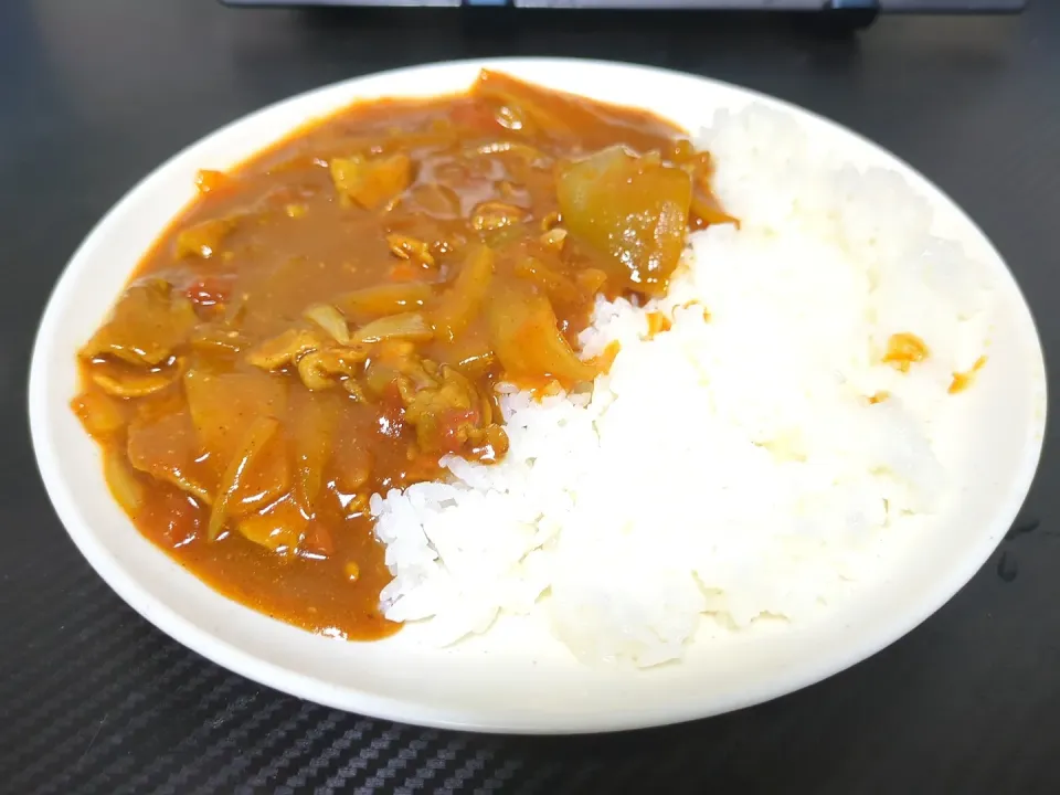 カレーにナツメグとガラムマサラとクミンシード入れて作ってみた|signalizerさん