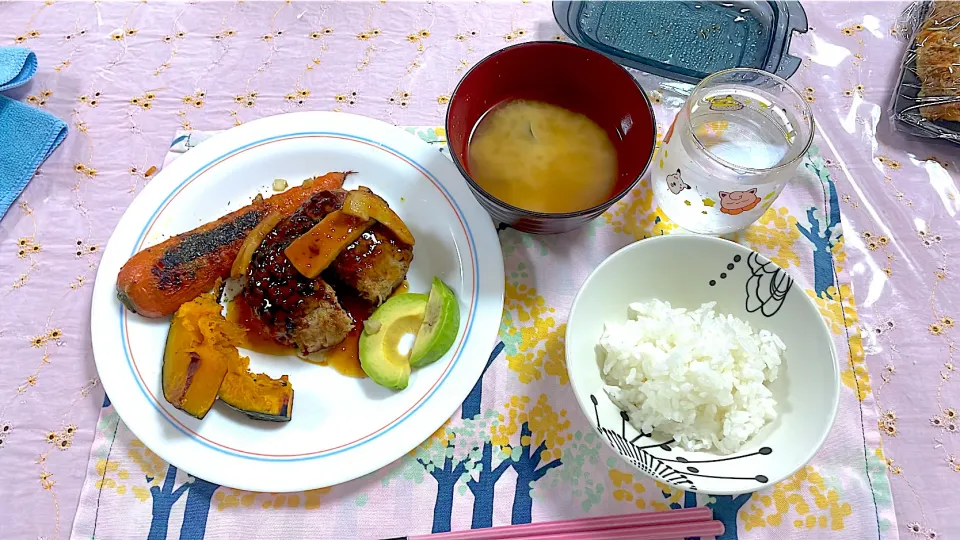 実家でハンバーグを作る|ぽんぽこまめだ。さん